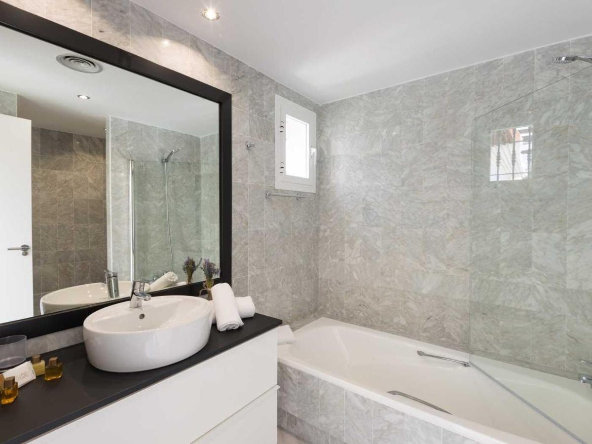Apartment Vacation I Naranjos, Exquisite Penthouse With Rooftop Terrace Marbella